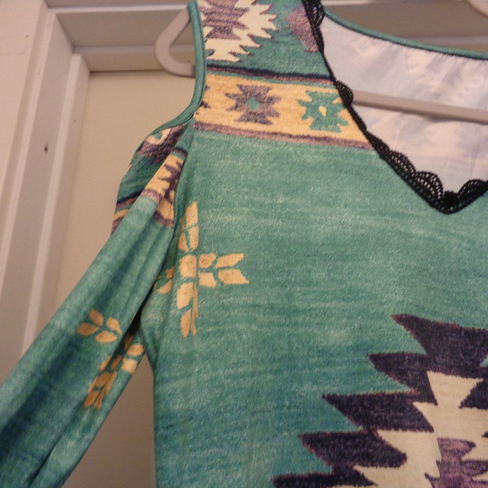 TRIBAL FESTIVAL FAMILY OFF SHOULDER SMOOTH DESIGNS BLOUSE W LACE M